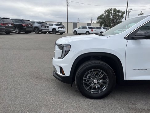 Used 2025 GMC Acadia Elevation image 4