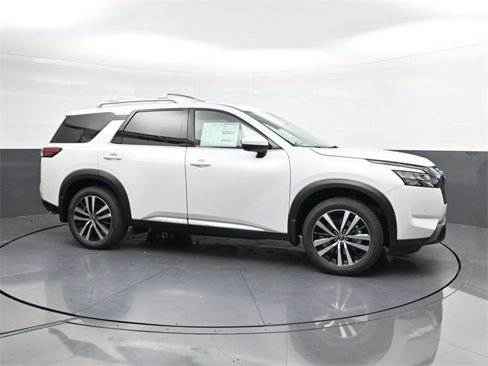 New 2025 Nissan Pathfinder Platinum image 3