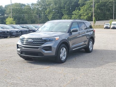 Certified 2023 Ford Explorer XLT image 2