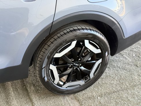 Used 2023 Kia Telluride EX w/ EX Captain's Chair Package image 11