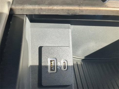 Used 2022 Ford F250 Lariat w/ Chrome Package image 13