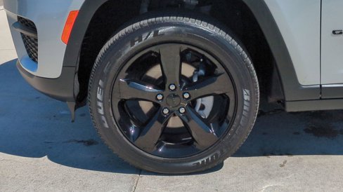 Used 2024 Jeep Grand Cherokee Altitude image 14