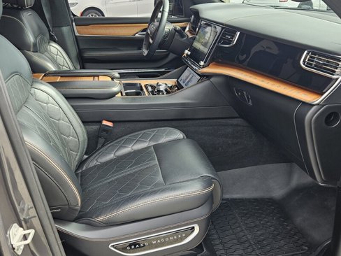 Used 2023 Jeep Grand Wagoneer Series III image 15