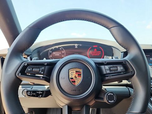Used 2025 Porsche Panamera image 20