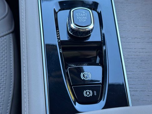 New 2026 Volvo XC90 B6 Plus w/ Protection Package Premier image 37
