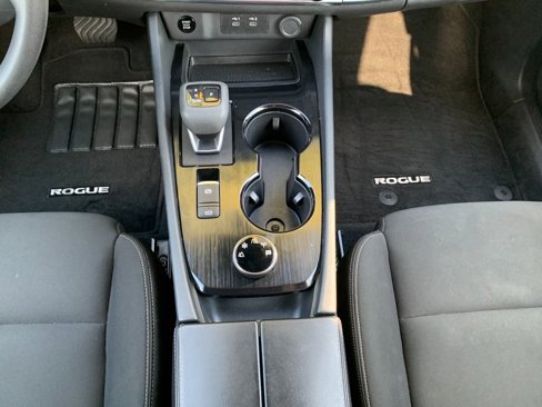 Used 2024 Nissan Rogue S image 17
