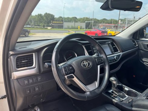 Used 2019 Toyota Highlander Limited image 15