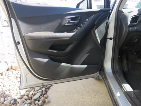 Used 2019 Chevrolet Trax LS image 9
