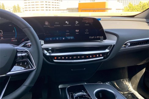 Used 2025 Cadillac Lyriq Luxury image 8