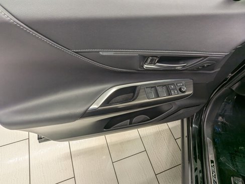 Used 2022 Toyota Venza XLE image 18
