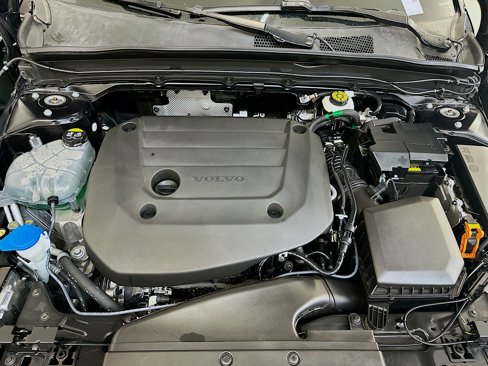 Used 2025 Volvo XC40 B5 Plus image 36