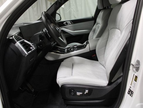 Certified 2025 BMW X5 xDrive40i w/ M Sport Package image 14