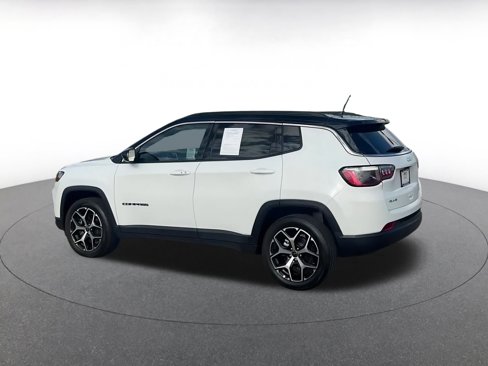 Used 2025 Jeep Compass Limited image 14