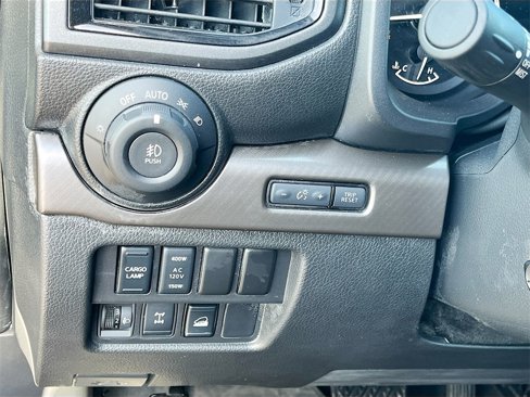 Used 2024 Nissan Titan PRO-4X image 10
