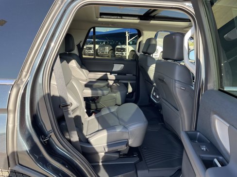 New 2025 Ford Expedition Active image 29