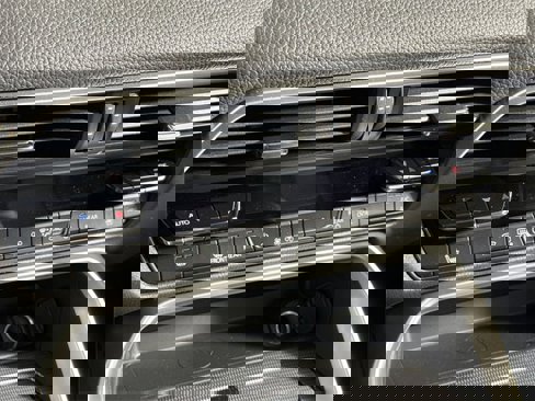 New 2025 MAZDA CX-70 Plug-In Hybrid w/ Premium Pkg image 17