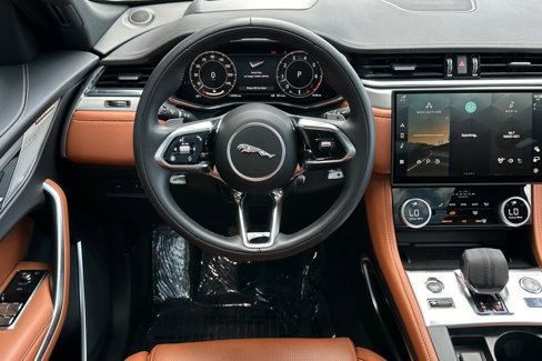 Used 2025 Jaguar F-PACE R-Dynamic S image 15
