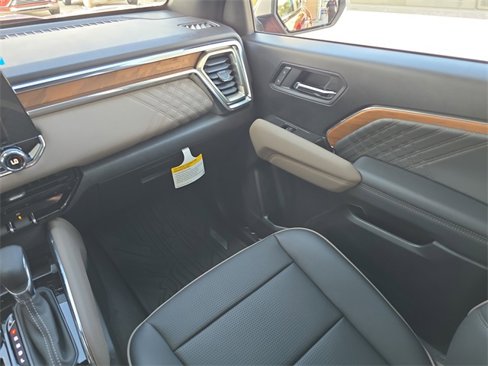 New 2026 GMC Canyon Denali image 15