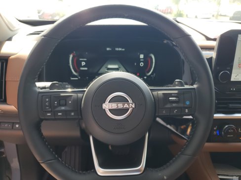 New 2025 Nissan Pathfinder Platinum image 11