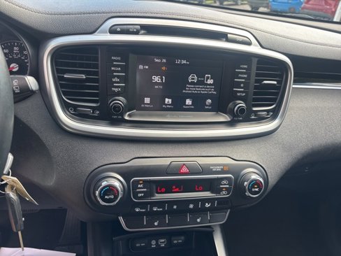 Used 2019 Kia Sorento LX w/ LX Convenience Package image 16