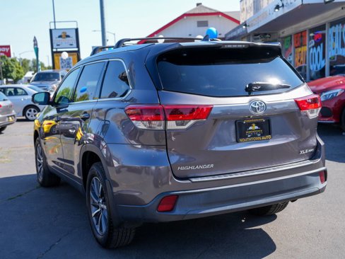 Used 2019 Toyota Highlander XLE image 4