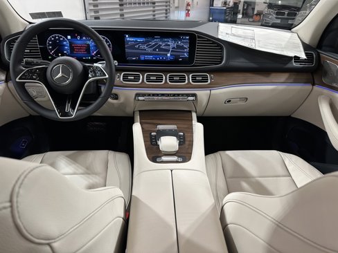 New 2026 Mercedes-Benz GLS 450 4MATIC image 4