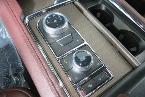 Used 2024 Ford Expedition Limited image 18