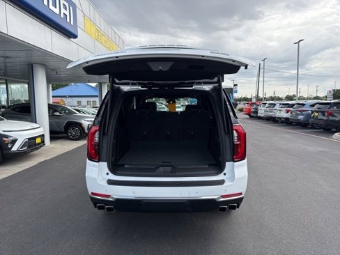 Used 2025 GMC Yukon XL Denali image 10