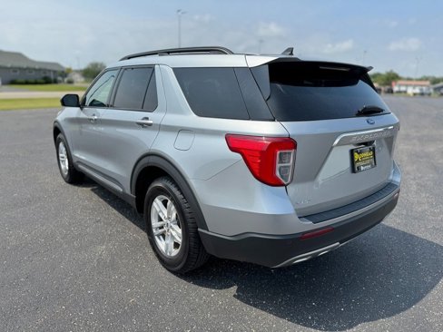 Used 2023 Ford Explorer XLT w/ Equipment Group 202A image 3