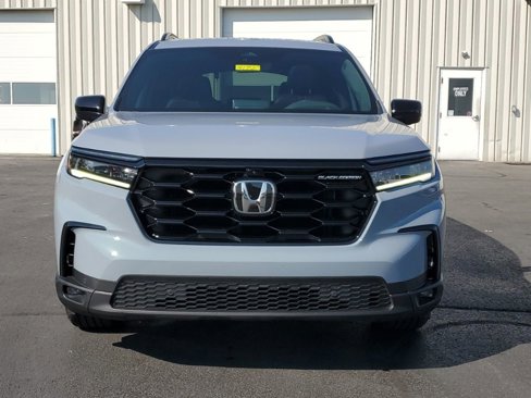 Certified 2025 Honda Pilot Black Edition image 2