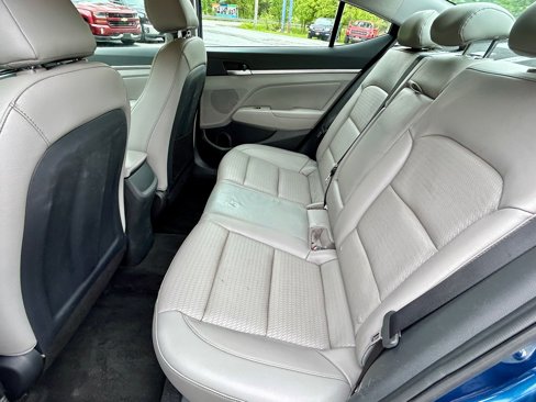 Used 2020 Hyundai Elantra Limited image 12