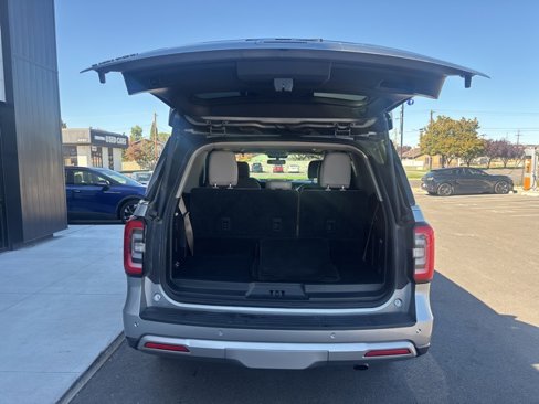 Used 2023 Ford Expedition Limited image 8