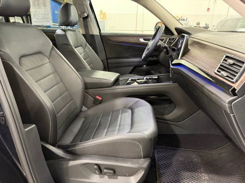 Certified 2025 Volkswagen Atlas SEL image 24