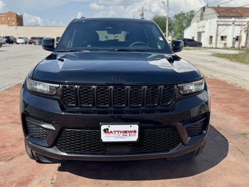 New 2025 Jeep Grand Cherokee Altitude image 8