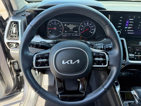 Certified 2022 Kia Sorento SX image 13