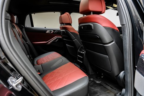 Used 2025 BMW X6 M60i w/ Executive Package image 39