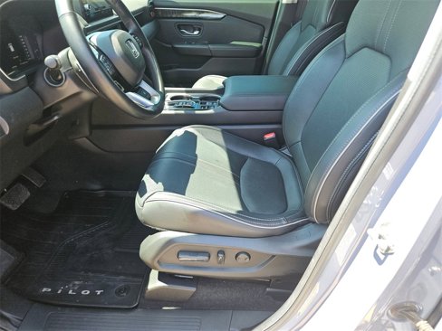 Used 2025 Honda Pilot Elite image 17