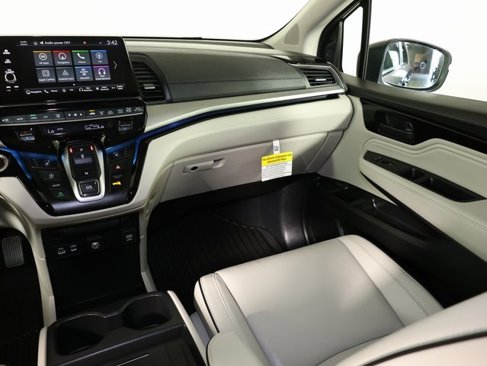 New 2026 Honda Odyssey Touring image 9
