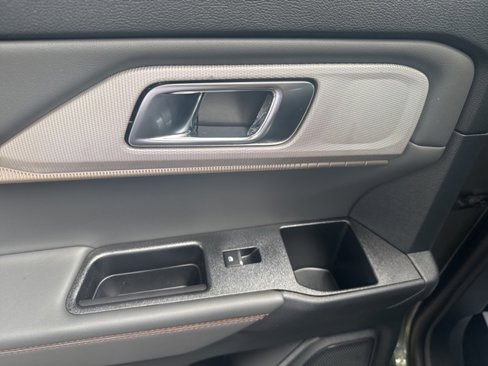New 2025 Ford Explorer Active image 11