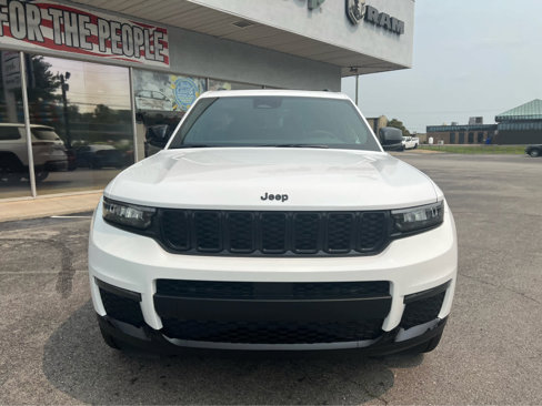 New 2025 Jeep Grand Cherokee L Limited w/ Black Appearance Package image 3