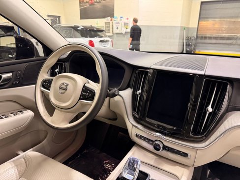 Used 2024 Volvo XC60 B5 Ultimate w/ Protection Package Premier image 30
