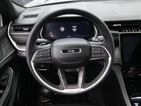 New 2025 Jeep Grand Cherokee Limited image 17
