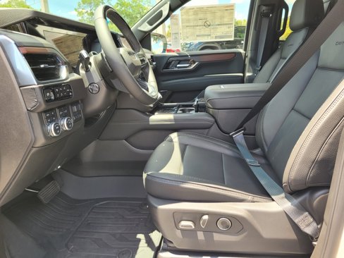 New 2025 GMC Yukon Denali w/ Denali Reserve Package image 3