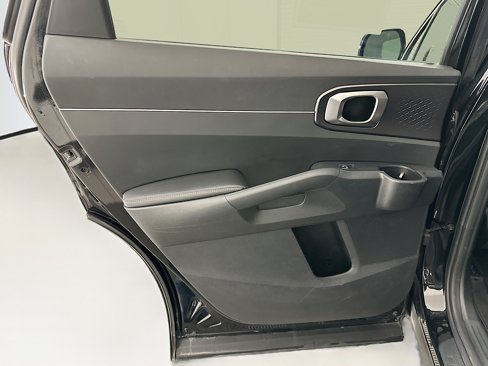 Used 2024 Kia Sorento S image 27