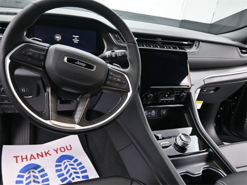 New 2025 Jeep Grand Cherokee Limited w/ Black Appearance Package image 40