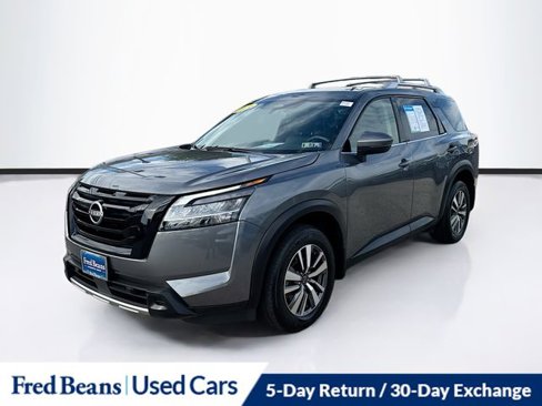 Used 2024 Nissan Pathfinder SL w/ Black Appearance Package image 3