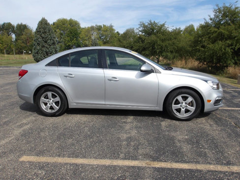 Used 2016 Chevrolet Cruze LT image 2
