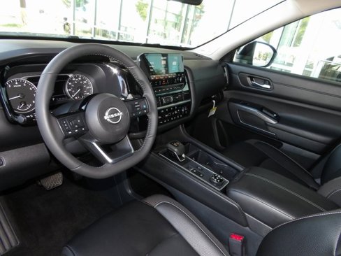 Certified 2024 Nissan Pathfinder SL w/ SL Premium Package image 18