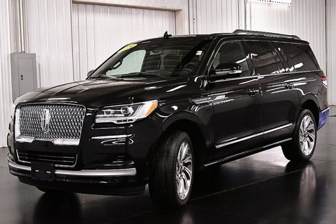 Used 2024 Lincoln Navigator L Reserve image 3