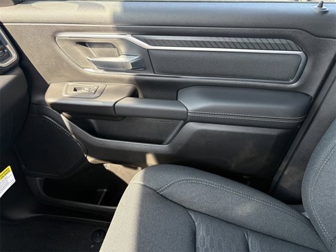 New 2026 RAM 1500 4x4 Crew Cab image 23